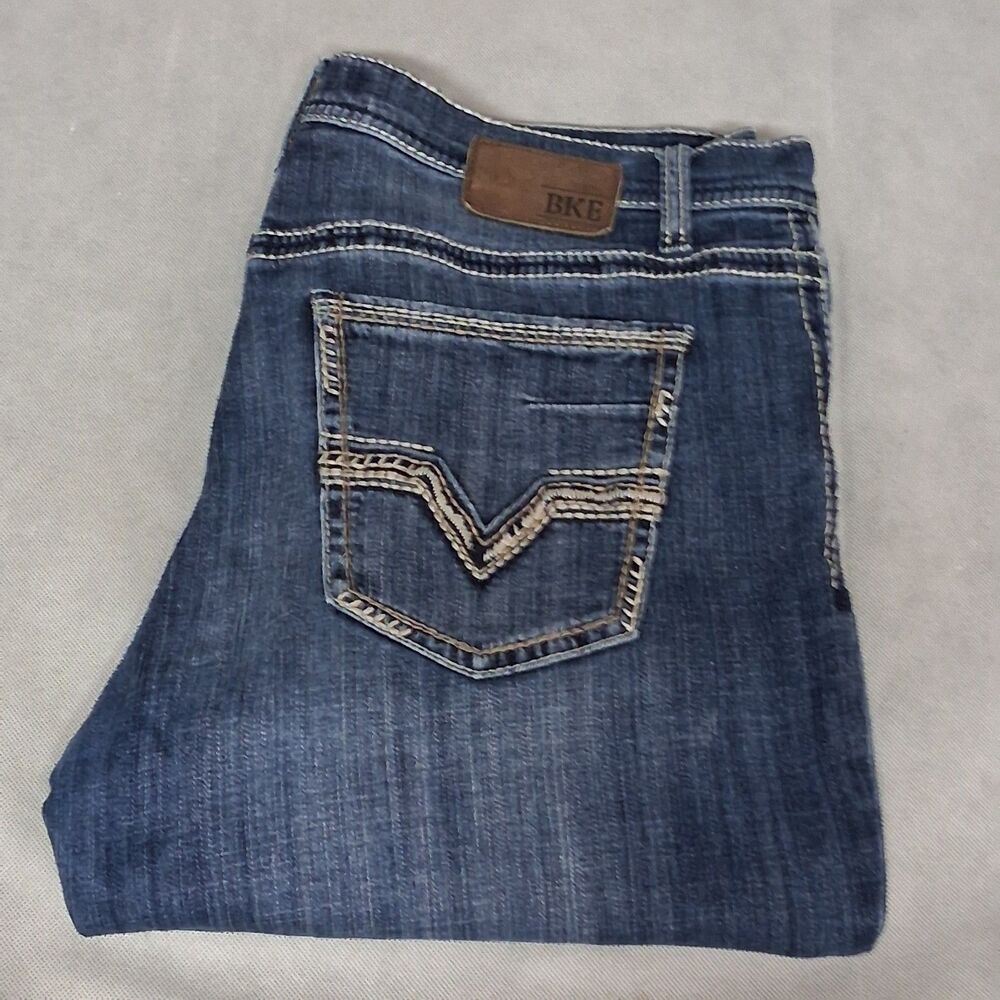 BKE Tyler Blue Jeans 36R 36x32 Straight Leg Relaxed Fit Medium/Dark Washed